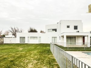 Moderna Casa Mediterránea Con Piscina en El Golf Rinconada