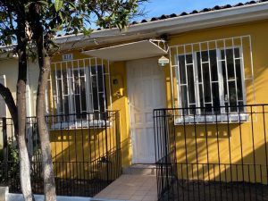 Arriendo casa remodelada muy central Linares