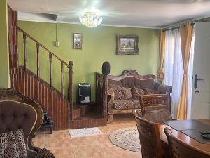 Amplia Casa de dos pisos en Belloto Norte.