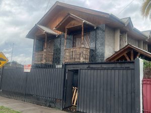 Casa De Dos Pisos En Avenida Gran Terreno El Bosque