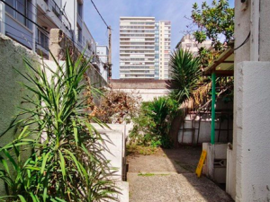 Se VENDE propiedad comercial de 2 pisos Viña del Mar barrio Poniente.-