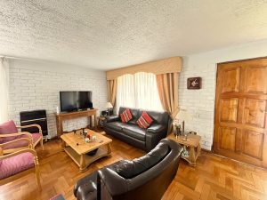 Hermosa Casa de 2 Pisos en Las Condes – ¡Lista para Habitar!
