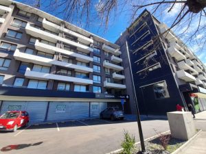Arriendo departamento nuevo, en edificio Valdepeñas