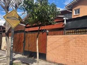 Arriendo Casa En Avenida De Dos Pisos Pareada La Pintana